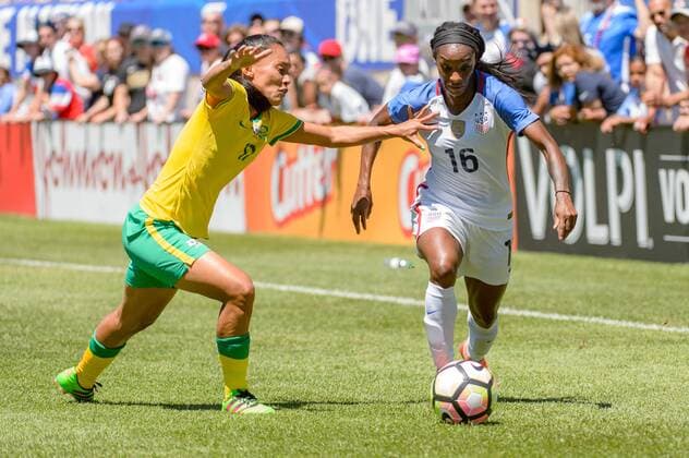09 July 2016: South Africa midfielder Leandra Smeda (17) defends against United States forward Crystal Dunn (16) during an International Friendly Länderspiel soccer match between South Africa and USA at Soldier Field in Chicago, IL. USA won 1-0. (Photo by Daniel Bartel Icon Sportswire) SOCCER: JUL 09 Women s - South Africa v USA Icon160709026 EDITORIAL USE ONLY