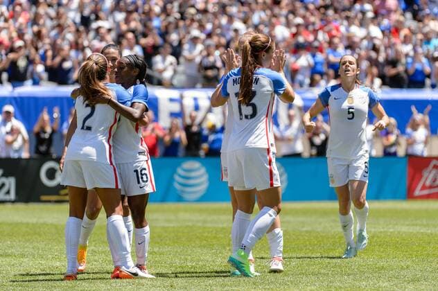 09 July 2016: United States forward Crystal Dunn (16) and teammates celebrate Dunn s goal in the first half during an International Friendly Länderspiel soccer match between South Africa and USA at Soldier Field in Chicago, IL. (Photo by Daniel Bartel Icon Sportswire) SOCCER: JUL 09 Women s - South Africa v USA Icon160709013 EDITORIAL USE ONLY