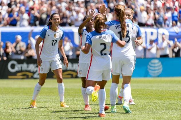 09 July 2016: United States forward Crystal Dunn (16) and teammates celebrate Dunn s goal in the first half during an International Friendly Länderspiel soccer match between South Africa and USA at Soldier Field in Chicago, IL. (Photo by Daniel Bartel Icon Sportswire) SOCCER: JUL 09 Women s - South Africa v USA Icon160709012 EDITORIAL USE ONLY