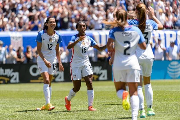 09 July 2016: United States forward Crystal Dunn (16) and teammates celebrate Dunn s goal in the first half during an International Friendly Länderspiel soccer match between South Africa and USA at Soldier Field in Chicago, IL. (Photo by Daniel Bartel Icon Sportswire) SOCCER: JUL 09 Women s - South Africa v USA Icon160709011 EDITORIAL USE ONLY