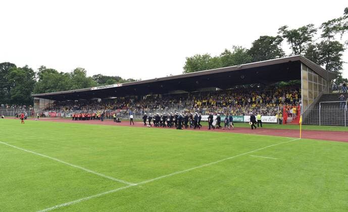 08.07.2016, Fussball, Saison 2016 2017, Testspiel, Vorbereitungsspiel, Spvgg. Erkenschwick - Borussia Dortmund 2:5, Haupttribuene im Erkenschwicker Stimberg Stadion