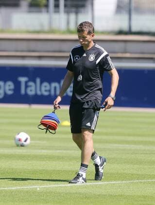 UEFA UNDER19 CHAMPIONSHIP Germany 2016 10.07.2016 UEFA UNDER19 CHAMPIONSHIP Germany 2016 Training DFB U19 Robert-Schlienz-Stadion VFB Stuttgart Guido Streichsbier ( DFB U19 Trainer)