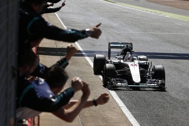 Motorsports: FIA Formula One World Championship WM Weltmeisterschaft 2016, Grand Prix of Great Britain, 44 Lewis Hamilton (GBR, Mercedes AMG Petronas Formula One Team), xHOCHxZWEIx