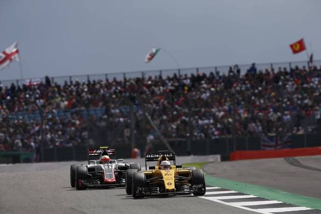 Motorsports: FIA Formula One World Championship WM Weltmeisterschaft 2016, Grand Prix of Great Britain, 20 Kevin Magnussen (DEN, Renault Formula 1 Team), 21 Esteban Gutierrez (MEX, Haas F1 Team), xHOCHxZWEIx