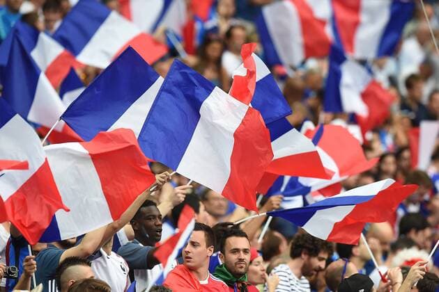 Fußball, EM Finale 2016 in Paris, Portugal - Frankreich 1:0 Euro 2016 - Portugal - Frankreich am 10.07.2016 im Stade de France in Saint-Denis Französische Fahnen Flaggen xRx