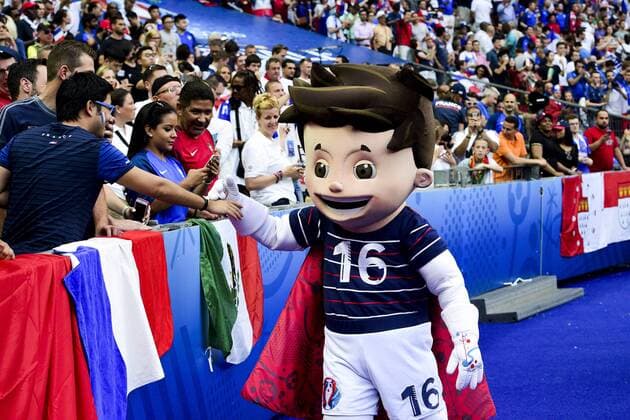 La Mascotte Super Victor - Fußball, Nationalteam Portugal vs Frankreich - UEFA EURO EM Europameisterschaft Fussball 2016 - Saint Denis - 10 07 2016 JBAutissier 