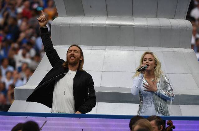 Fußball, EM Finale 2016 in Paris, Portugal - Frankreich 1:0 10.07.2016, xpsx, Fussball Europameisterschaft 2016, Finale, Portugal - Frankreich, emspor, v.l.David Guetta, Zara Larsson St.Denis