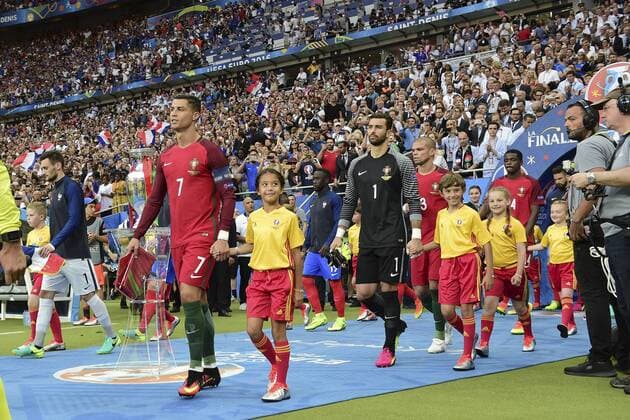 Bilder des Tages - Sport Cristiano Ronaldo (Por) - Fußball, Nationalteam Portugal vs Frankreich - UEFA EURO EM Europameisterschaft Fussball 2016 - Saint Denis - 10 07 2016 JBAutissier 