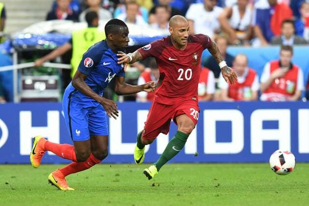 Fußball, EM Finale 2016 in Paris, Portugal - Frankreich 1:0 Fussball, Herren, Saison 2015 16, EM 2016 in Frankreich, Finale in Saint-Denis, Portugal - Frankreich, Blaise Matuidi (Nr. 14, Frankreich), Ricardo Quaresma (Nr. 20, Portugal), 10.07.2016,