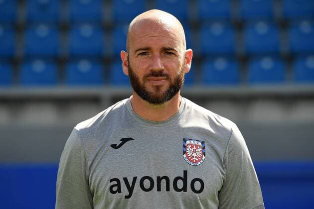 Fußball, Trainerhistorie, FSV Frankfurt 10.07.2016, Fußball, GER, 3.Liga, Portraettermin 2016 2017 FSV Frankfurt Fototermin, emspor v.l. Trainer Roland Vrabec (FSV Frankfurt) Frankfurt am Main