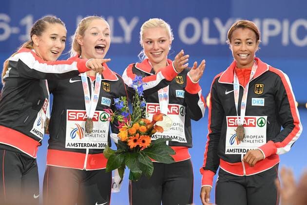 Bilder des Tages - Sport Amsterdam, Leichtathletik, Athletics, Track and Field, EAA, Leichtathletik EM Amsterdam 2016, European Championships Amsterdam, 06.07-10.07.2016, Olympiastadion Amsterdam, 4x100m Staffel, DLV Team,Rebekka Hasse, Gina Lückenkemper, Lisa Mayer, Tatyana Pinto, Bronze medailien, Siegerehrung Copyright Gladys Chai von der Laage