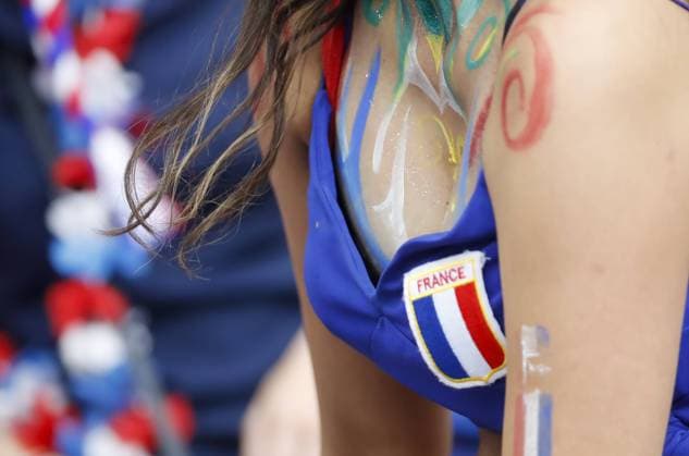 Fan, Fans, Fussballfans, supporters, spectators, Zuschauer, Jacke, Kutte, Weste, Fankurve, Schals Fanschals, Maske, Verkleidung, junge huebsche Frau, Maedchen, attraktiv, laecheln, schoen, huebsch, Bemalung im Gesicht, Gesichtsbemalung, Brust, sexy, Ausschnitt, Decolletee Emotionen, enttaeuscht, Enttaeuschung, Frust, frustriert, Trauer ,traurig, verzweifelt, Verzweiflung Schminke FRANCE - PORTUGAL 0-1 Final ,Football European Championships EURO at 10 July, 2016 in Paris, Stade de France. Fussball, Nationalteam, Finale, 10.07.2016, Frankreich