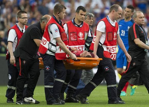 10.07.2016, Stade de France, St. Denis, FRA, UEFA EURO EM Europameisterschaft Fussball 2016, Portugal vs Frankreich, Finale, im Bild Cristiano Ronaldo of Portugal is carried off injured Cristiano Ronaldo of Portugal is carried off injured during final match between Portugal and France of the UEFA EURO 2016 France at the Stade de France in St. Denis, France on 2016 07 10. St. Denis  EX_FOCUS_FIL  