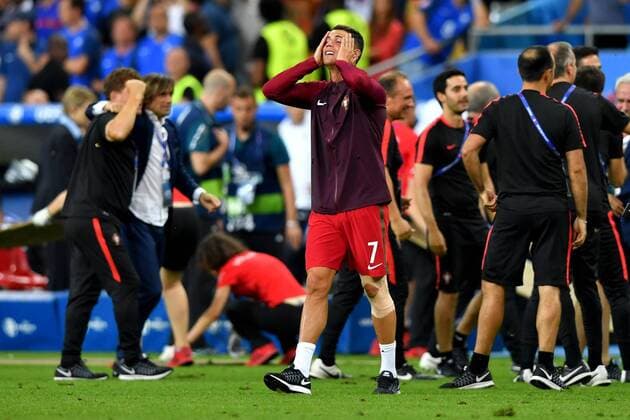 Fußball, EM Finale 2016 in Paris, Portugal - Frankreich 1:0 SOCCER - UEFA EURO EM Europameisterschaft Fussball 2016, POR vs FRA SAINT-DENIS,FRANCE,10.JUL.16 - SOCCER - UEFA European Championship EM Europameisterschaft 2016, final, international match Länderspiel Portugal vs France. Image shows the rejoicing of Cristiano Ronaldo (POR). GEPAxpictures xFlorianxErtl