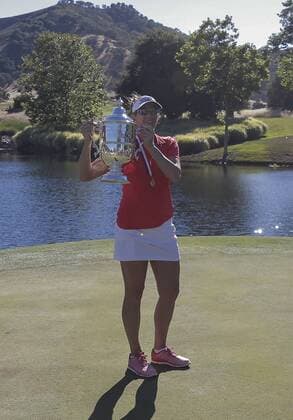 JUL 10, 2016 San Martin, CA : Brittany Lang pose with the winning trophy after the LPGA Golf Damen U.S. Women s Open Final playoff at CordeValle Golf Club San Martin, CA LPGA Golf 2016: U.S. Women s Open Final JUL 10 - ZUMAc04_
