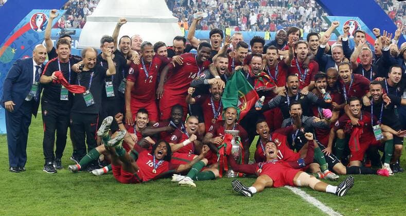 Paris, Fußball EM 2016 , Finale Portugal vs. Frankreich , Jubel Portugal , Mannschaftsbild
