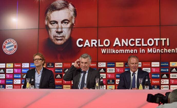 Themen der Woche - Sport Bilder des Tages SPORT Fußball, Carlo Ancelotti wird als neuer FC Bayern München Trainer präsentiert 11.07.2016, Fussball 1. Liga 2016 2017, FC Bayern München, Pressekonferenz des neuen Trainers Carlo Ancelotti (Bayern München). 