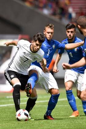 GER, UEFA U19 (U 19) EURO 2016, Vorrunde, Deutschland (GER) vs Italien (ITA) 11.07.2016, Mercedes Benz Arena, Stuttgart, GER, UEFA U19 (U 19) EURO 2016, First Round, Deutschland (GER) vs Italien (ITA), picture shows im Bild: Suat Serdar ( 7, Deutschland Germany (GER)) gegen Federico Dimarco ( 3, Italien Italy (ITA) Foto © nordphoto Fabisch nordphotox xFabisch