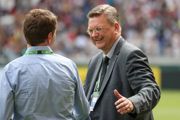 v.li.: Guido Streichsbier (Trainer, Deutschland) wird von Reinhard Grindel (DFB-Präsident) begrüßt, Freude, freundlich, fröhlich, strahlend, optimistisch, Fussball, UEFA U19 (U 19)-EM, Deutschland - Italien, xozx