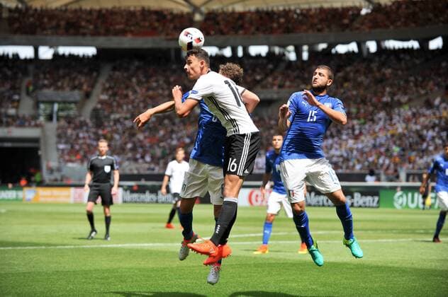 GER, UEFA U19 (U 19) EURO 2016, Vorrunde, Deutschland (GER) vs Italien (ITA) 11.07.2016, Mercedes Benz Arena, Stuttgart, GER, UEFA U19 (U 19) EURO 2016, First Round, Deutschland (GER) vs Italien (ITA), picture shows im Bild: Janni Serra ( 16, Deutschland Germany (GER)) gegen Alberto Picci ( 8, Italien Italy (ITA) und Mauro Coppolaro ( 15, Italien Italy (ITA) Foto © nordphoto Fabisch nordphotox xFabisch