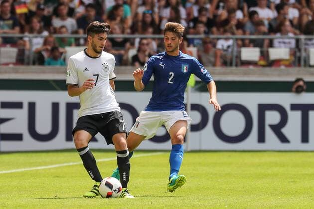 v.li.: Suat Serdar (Deutschland, 7), Davide Vitturini (Italien, 2), Fussball, UEFA U19 (U 19)-EM, Deutschland - Italien, xozx