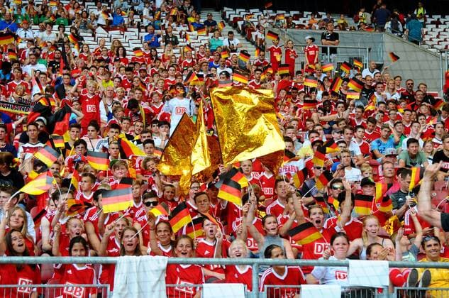 Grosses Zuschauerinterees beim Eroeffnungsspiel. Deutschland, Stuttgart: Fussball, UEFA U19 (U 19) Chapionship: Deutschland vs Italien am 11.07.2016, Mercedes-Benz Arena.