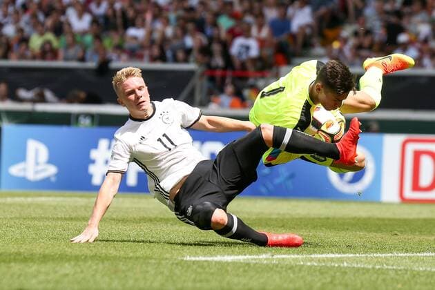11.07.2016, xjfx, Fussball Europameisterschaft 2016 U19 (U 19), Deutschland - Italien, emspor v.l. Philipp Ochs (Deutschland),Alex Meret (Italien), Aktion Stuttgart