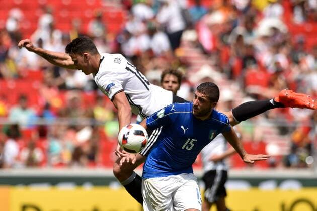 GER, UEFA U19 (U 19) EURO 2016, Vorrunde, Deutschland (GER) vs Italien (ITA) 11.07.2016, Mercedes Benz Arena, Stuttgart, GER, UEFA U19 (U 19) EURO 2016, First Round, Deutschland (GER) vs Italien (ITA), picture shows im Bild: Janni Serra ( 16, Deutschland Germany (GER)) gegen Mauro Coppolaro ( 15, Italien Italy (ITA) Foto © nordphoto Fabisch nordphotox xFabisch