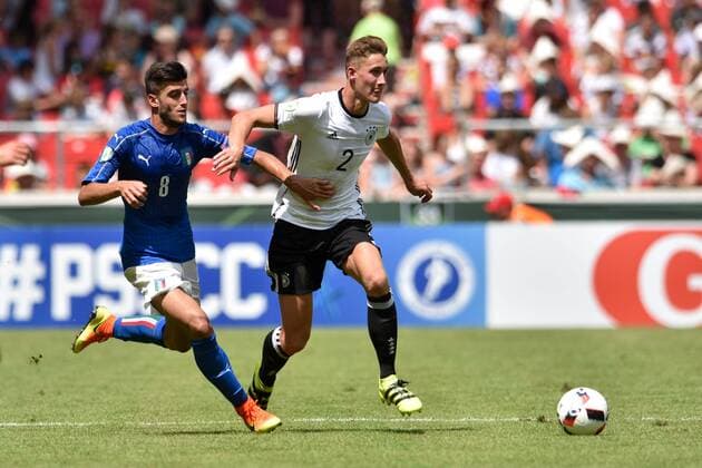 GER, UEFA U19 (U 19) EURO 2016, Vorrunde, Deutschland (GER) vs Italien (ITA) 11.07.2016, Mercedes Benz Arena, Stuttgart, GER, UEFA U19 (U 19) EURO 2016, First Round, Deutschland (GER) vs Italien (ITA), picture shows im Bild: Alberto Picci ( 8, Italien Italy (ITA) gegen Phil Neumann ( 2, Deutschland Germany (GER)) Foto © nordphoto Fabisch nordphotox xFabisch