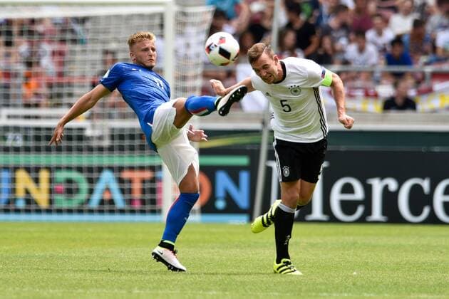 GER, UEFA U19 (U 19) EURO 2016, Vorrunde, Deutschland (GER) vs Italien (ITA) 11.07.2016, Mercedes Benz Arena, Stuttgart, GER, UEFA U19 (U 19) EURO 2016, First Round, Deutschland (GER) vs Italien (ITA), picture shows im Bild: Giuseppe Panico ( 17, Italien Italy (ITA) gegen Benedikt Gimber ( 5, Deutschland Germany (GER)) Foto © nordphoto Fabisch nordphotox xFabisch