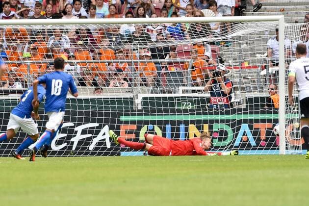 GER, UEFA U19 (U 19) EURO 2016, Vorrunde, Deutschland (GER) vs Italien (ITA) 11.07.2016, Mercedes Benz Arena, Stuttgart, GER, UEFA U19 (U 19) EURO 2016, First Round, Deutschland (GER) vs Italien (ITA), picture shows im Bild: Federico Dimarco ( 3, Italien Italy (ITA) trifft zum 1:0 per Tor durch Elfmeter gegen Dominik Reimann ( 1, Deutschland Germany (GER)) Foto © nordphoto Fabisch nordphotox xFabisch