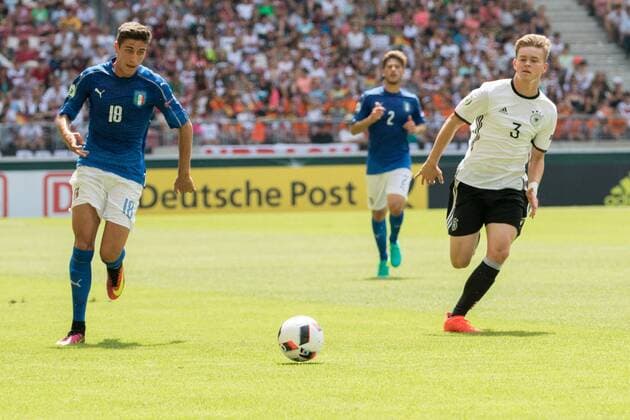 11.07.2016; xomx; U19 (U 19) Europameisterschaft. Auftaktspiel in Stuttgart. Deutschland vs. Italien. Aktion: Maximilian MIttelstaedt (Deutschland) und Paolo Ghiglione (Italien) im Zweikampf.