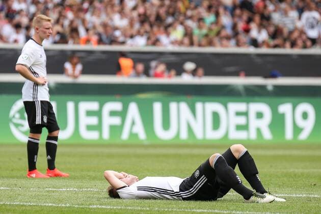Bilder des Tages SPORT 11.07.2016, xjfx, Fussball Europameisterschaft 2016 U19 (U 19), Deutschland - Italien, emspor v.l. Philipp Ochs (Deutschland),Cedric Teuchert (Deutschland), enttaeuscht, enttaeuscht schauend, dissapointed Stuttgart