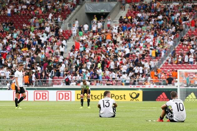 11.07.2016, xjfx, Fussball Europameisterschaft 2016 U19 (U 19), Deutschland - Italien, emspor v.l. Phil Neumann (Deutschland),Fabian Reese (Deutschland),Max Besuschkow (Deutschland), enttaeuscht, enttaeuscht schauend, dissapointed Stuttgart