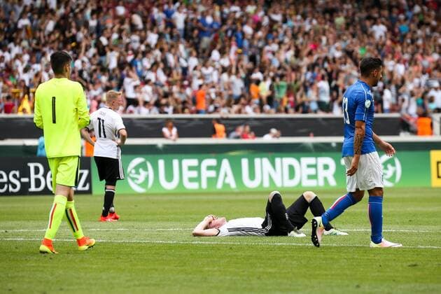 11.07.2016, xjfx, Fussball Europameisterschaft 2016 U19 (U 19), Deutschland - Italien, emspor v.l. Alex Meret (Italien), Philipp Ochs (Deutschland),Cedric Teuchert (Deutschland), enttaeuscht, enttaeuscht schauend, dissapointed, Giuseppe Pezzella (Italien) Stuttgart