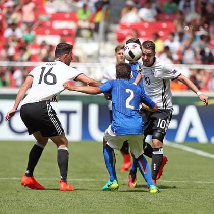 Janni Serra ( Deutschland ) Davide Vitturini ( Italien ) Paolo Ghiglione ( Italien ) Max Besuschkow ( Deutschland ), Deutschland vs. Italien, U-19-Fussball-Europameisterschaft 2016 , Fussball, 11.07.2016, Stuttgart Copyright: Langerx xEibner-Pressefoto EP_HLR