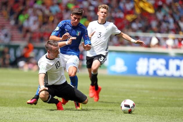 Max Besuschkow ( Deutschland ) Alberto Picchi ( Italien ) Maximilian Mittelstaedt ( Deutschland ), Deutschland vs. Italien, U-19-Fussball-Europameisterschaft 2016 , Fussball, 11.07.2016, Stuttgart Copyright: Langerx xEibner-Pressefoto EP_HLR