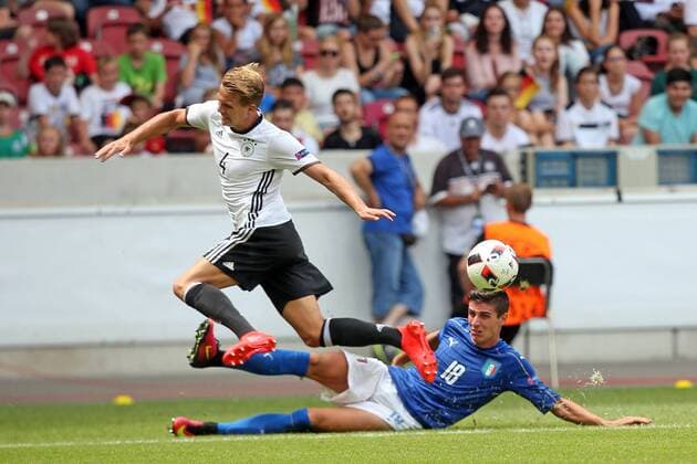 Lukas Boeder ( Deutschland ) Paolo Ghiglione ( Italien ), Deutschland vs. Italien, U-19-Fussball-Europameisterschaft 2016 , Fussball, 11.07.2016, Stuttgart Copyright: Langerx xEibner-Pressefoto EP_HLR