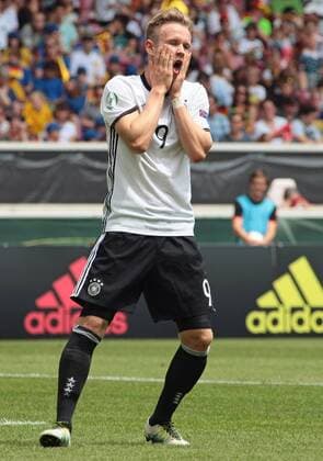 11.07.2016, Stuttgart, Fußball UEFA U19 (U 19)-EM ENDRUNDE - GRUPPENPHASE: Deutschland vs. Italien: Cedric Teuchert (GER) enttäuscht