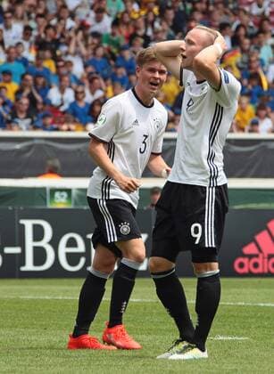 11.07.2016, Stuttgart, Fußball UEFA U19 (U 19)-EM ENDRUNDE - GRUPPENPHASE: Deutschland vs. Italien: v.l. Maximilian Mittestädt, Cedric Teuchert (GER) enttäuscht