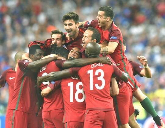 Fußball, EM Finale 2016 in Paris, Portugal - Frankreich 1:0 Europameisterschaft 2016 in Frankreich. Finale: Portugal - Frankreich 10.07.2016 in Saint Denis. Jubel der Portugiesen nach dem Schlußpfiff. HM