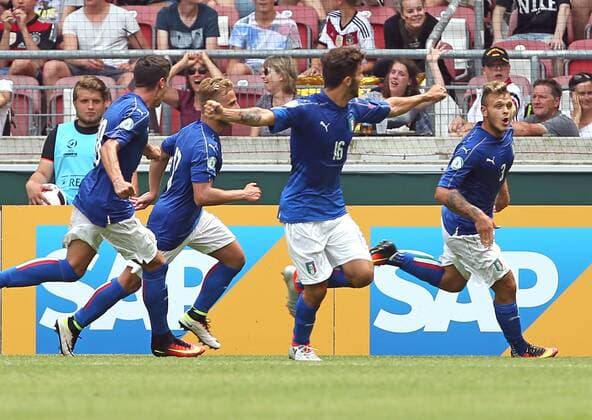 11.07.2016, Stuttgart, Fußball UEFA U19 (U 19)-EM ENDRUNDE - GRUPPENPHASE: Deutschland vs. Italien: Jubel nach dem 0:1 Tor, rechts Torschütze Federico Dimarco (ITA)
