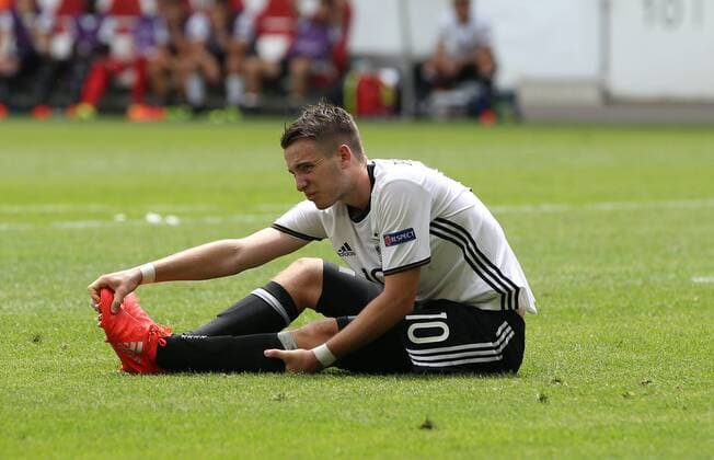 11.07.2016, Stuttgart, Fußball UEFA U19 (U 19)-EM ENDRUNDE - GRUPPENPHASE: Deutschland vs. Italien: Max Besuschkow (Deutschland) am Boden