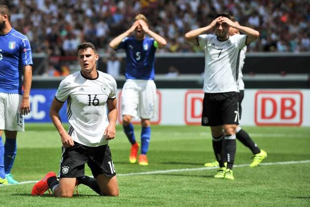 GER, UEFA U19 (U 19) EURO 2016, Vorrunde, Deutschland (GER) vs Italien (ITA) 11.07.2016, Mercedes Benz Arena, Stuttgart, GER, UEFA U19 (U 19) EURO 2016, First Round, Deutschland (GER) vs Italien (ITA), picture shows im Bild: Janni Serra ( 16, Deutschland Germany (GER)) und Suat Serdar ( 7, Deutschland Germany (GER)) nach vergebener Chance Foto © nordphoto Fabisch nordphotox xFabisch