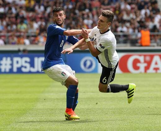 11.07.2016, Stuttgart, Fußball UEFA U19 (U 19)-EM ENDRUNDE - GRUPPENPHASE: Deutschland vs. Italien: v.l. Alberto Picchi ( Italien),Gino Fechner (Deutschland)