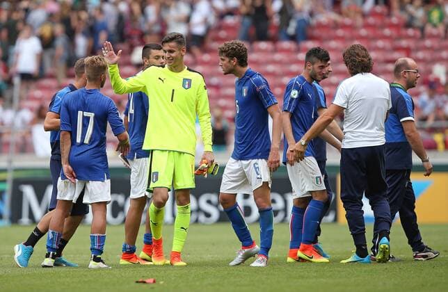 11.07.2016, Stuttgart, Fußball UEFA U19 (U 19)-EM ENDRUNDE - GRUPPENPHASE: Deutschland vs. Italien: Jubel Italien v.l. Guiseppe Panico, Alex Meret, Manuel Locatelli (ITA)