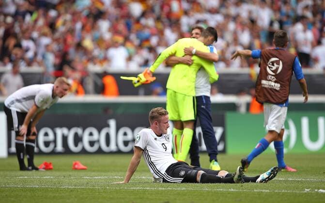 11.07.2016, Stuttgart, Fußball UEFA U19 (U 19)-EM ENDRUNDE - GRUPPENPHASE: Deutschland vs. Italien: vorne Cedric Teuchert (GER) enttäuscht