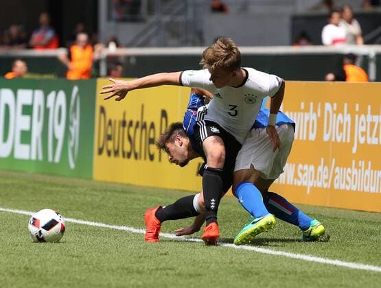 11.07.2016, Stuttgart, Fußball UEFA U19 (U 19)-EM ENDRUNDE - GRUPPENPHASE: Deutschland vs. Italien: Maximilian Mittestädt (Deutschland),Federico Dimarco ( Italien)