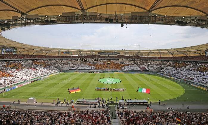 UEFA U19 (U 19) CHAMPIONSHIP Germany 2016 11.07.2016 Deutschland Fußball European Under 19 Championship Stuttgart Mercedes-Benz-Arena Deutschland-Italien 0:1 Mercedes-Benz-Arena Ausverkauft. Team Deutschland li. Team Italien re.