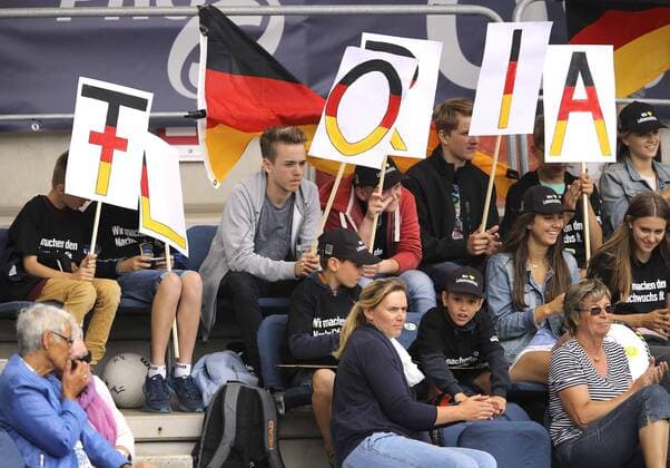 Foto : die Fans von Florian Mayer ( GER ) Tennis German Open in Hamburg Mon. 11.07.2016